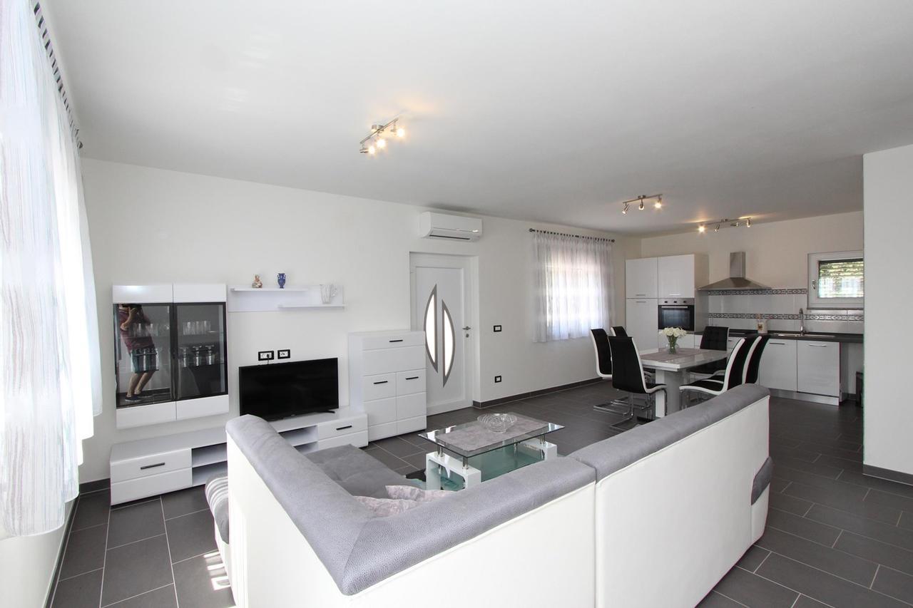 Apartment Mondelaco โรวีน ภายนอก รูปภาพ