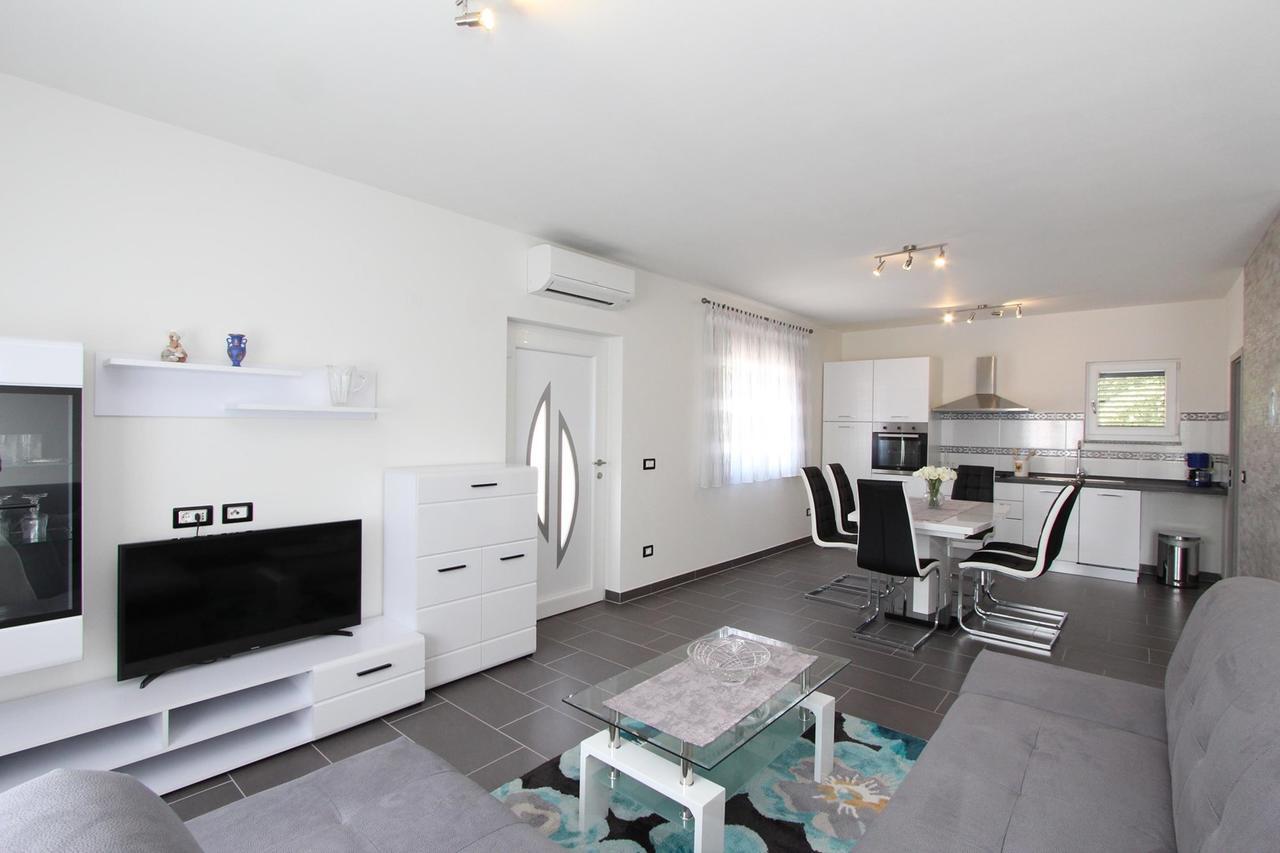 Apartment Mondelaco โรวีน ภายนอก รูปภาพ