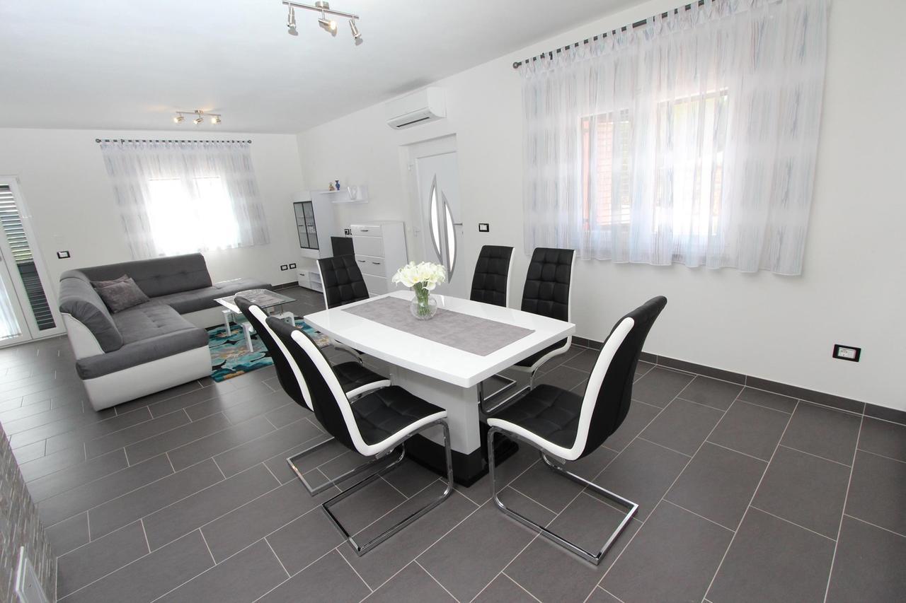 Apartment Mondelaco โรวีน ภายนอก รูปภาพ