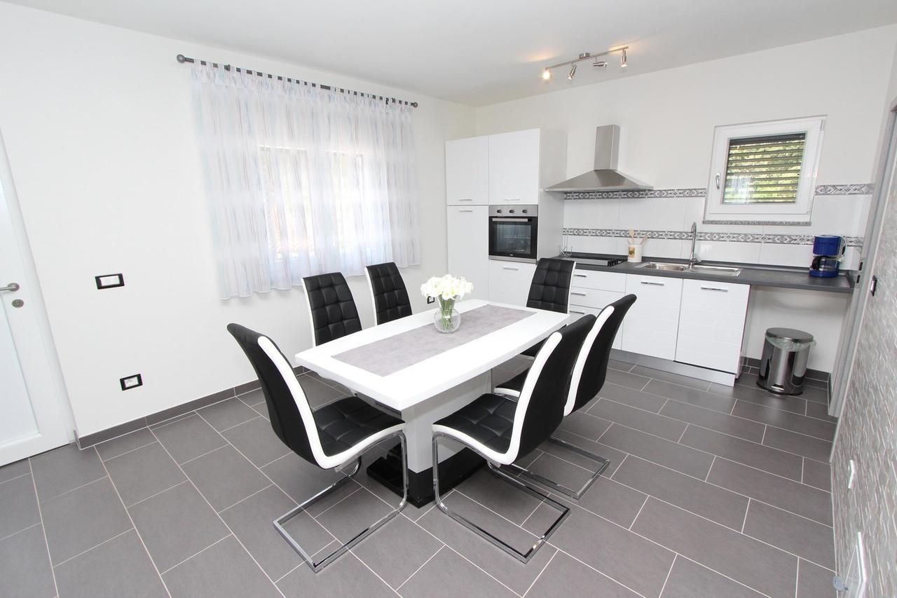 Apartment Mondelaco โรวีน ภายนอก รูปภาพ