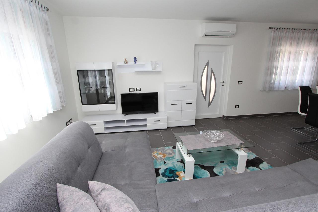 Apartment Mondelaco โรวีน ภายนอก รูปภาพ